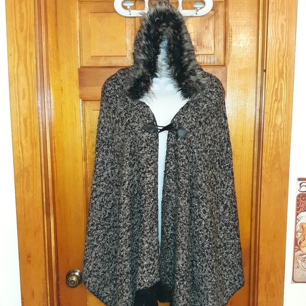 Women's BCBG MAX AZRIA Hooded Poncho Faux Fur Fringe One Size NWT New!